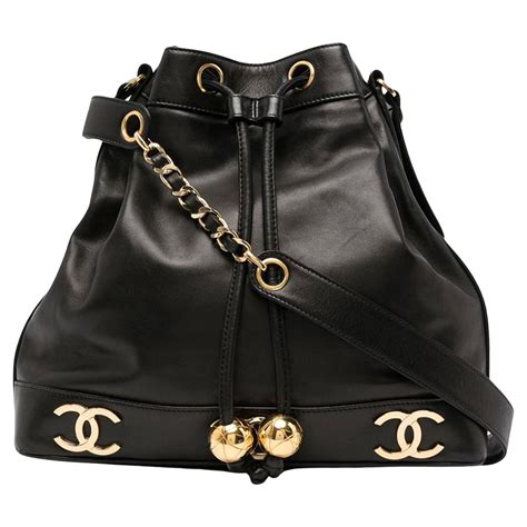 chanel black and white small drawstring crossbody bag